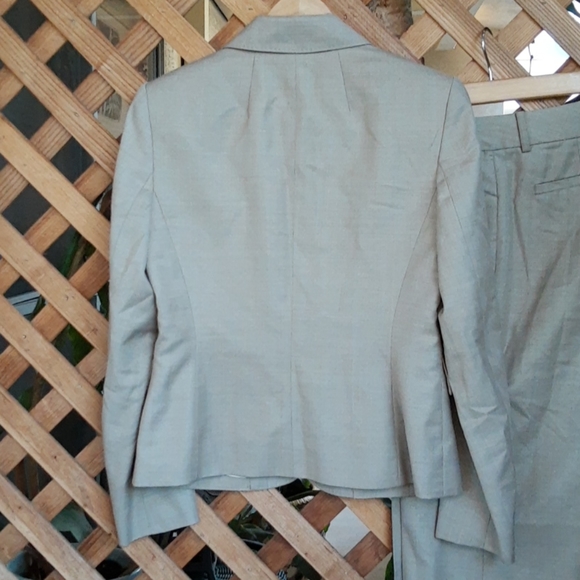 Anne Klein 2 Piece Tan Suit Jacket & Pants Size 4P - Picture 6 of 13